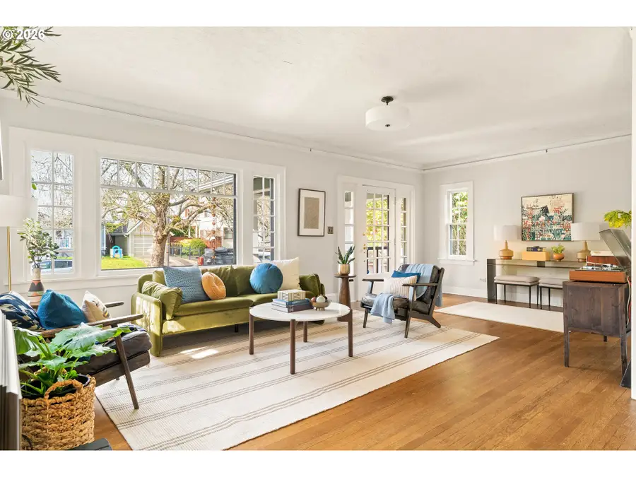 5916 N Moore Ave, Portland, OR 97217 - #2