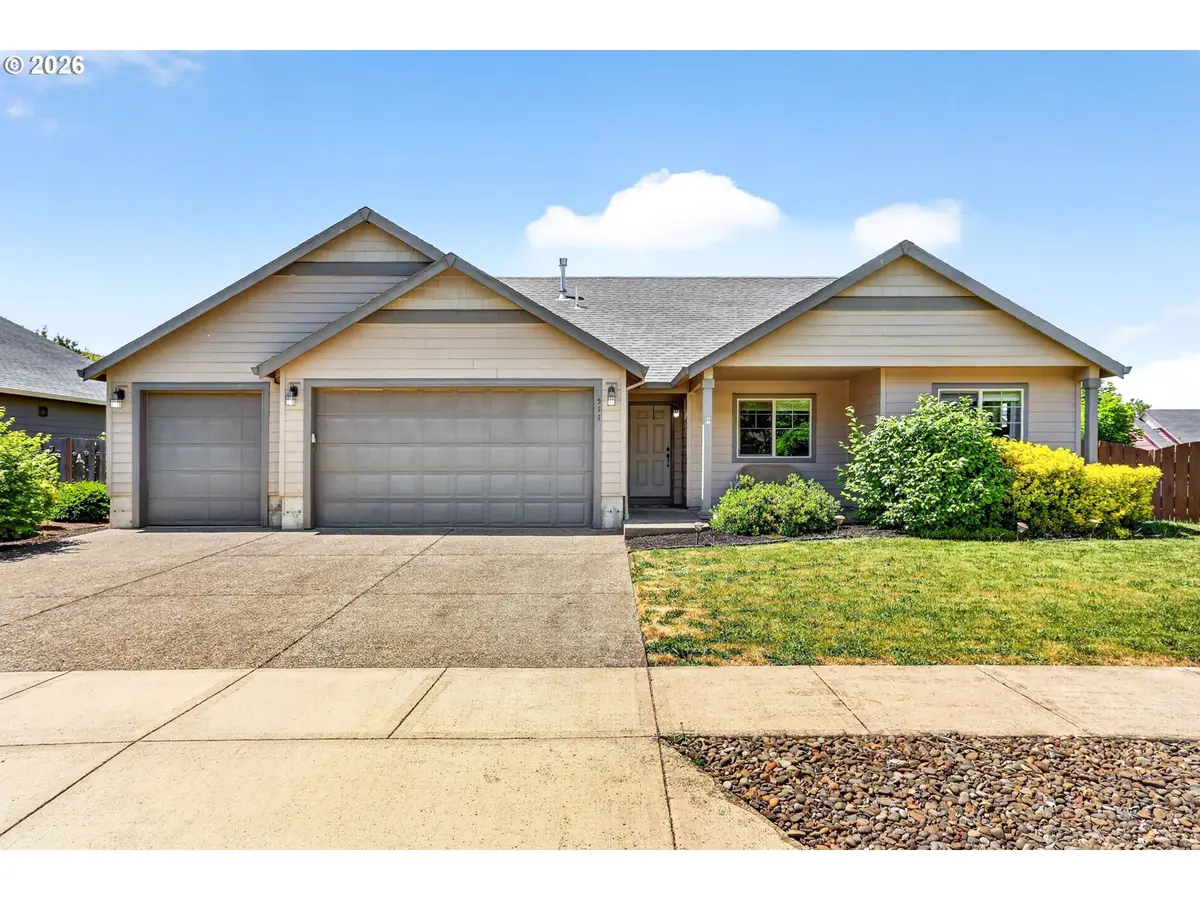 511 Paradise St, Woodburn, OR 97071 - #1