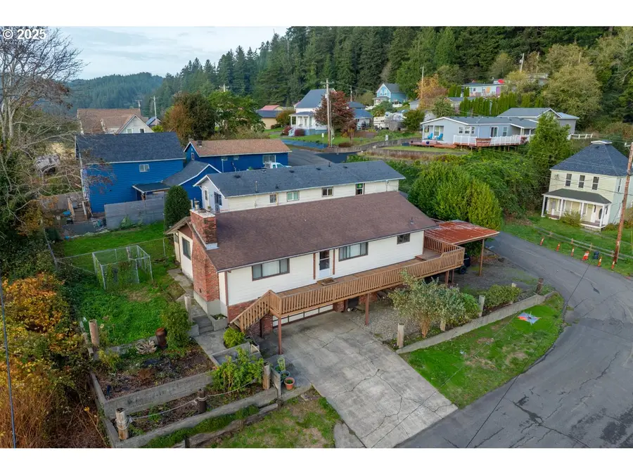 205 Marsh St, Gardiner, OR 97441 - Image #3