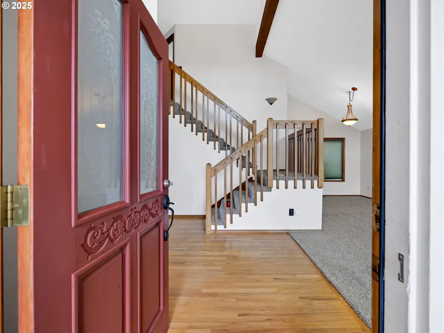 2568 SW Orchard Ct, Gresham, OR 97080 - Image #2