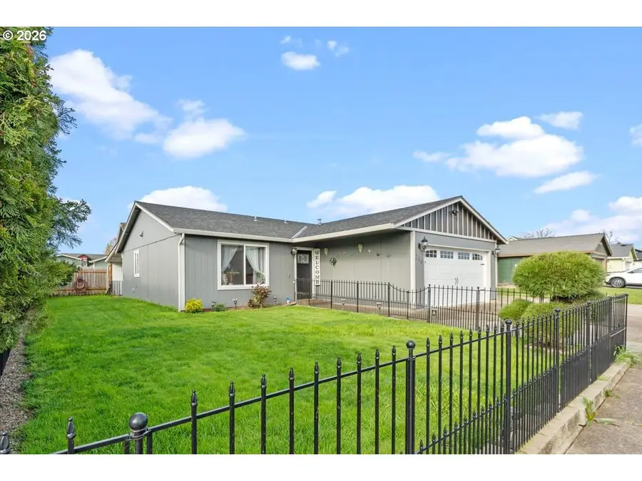 246 E Hemlock Dr, Gervais, OR 97026 - #2