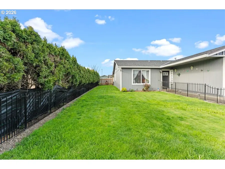 246 E Hemlock Dr, Gervais, OR 97026 - #3