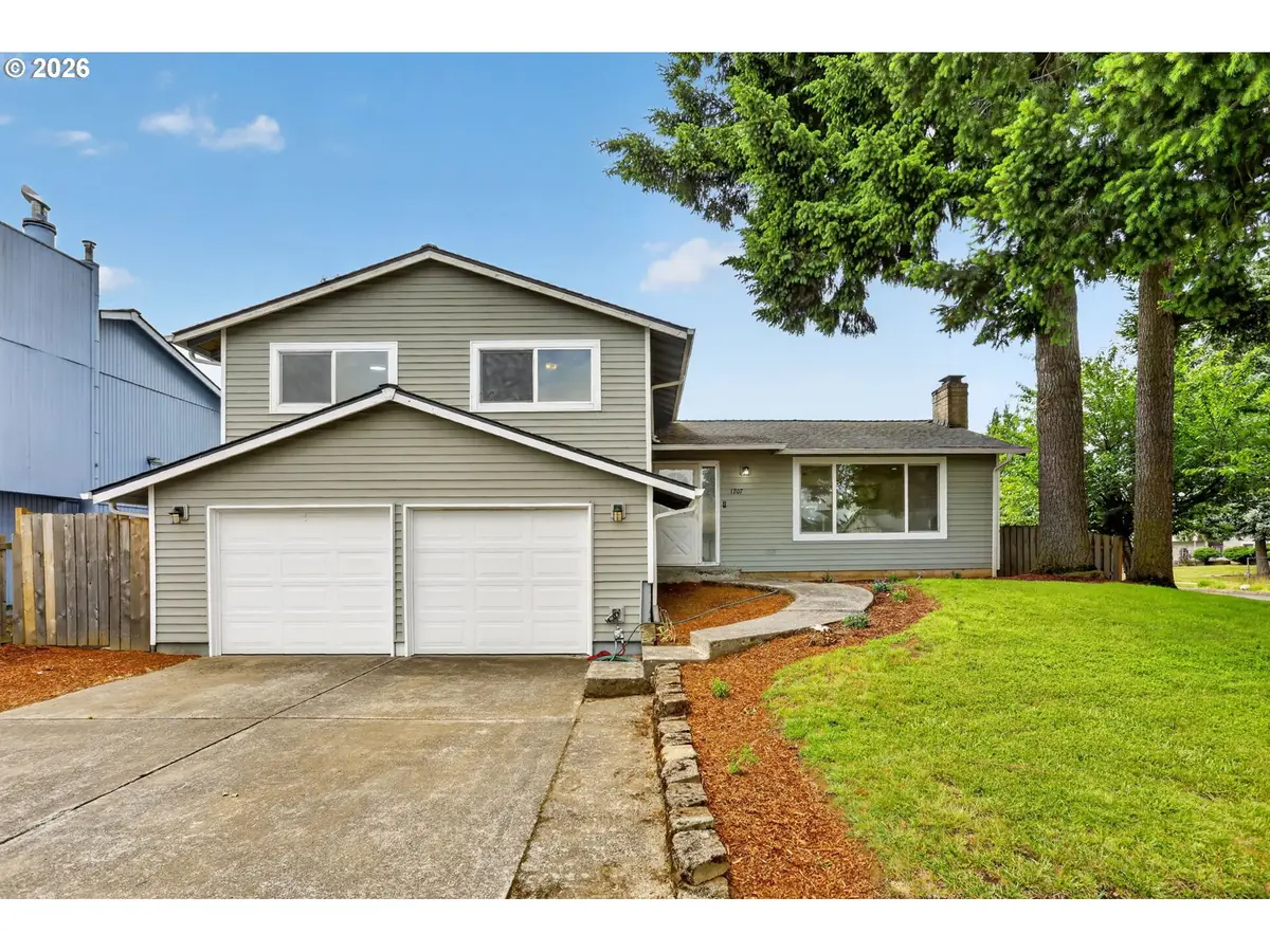 1207 SE 217th Ave, Gresham, OR 97030 - #1