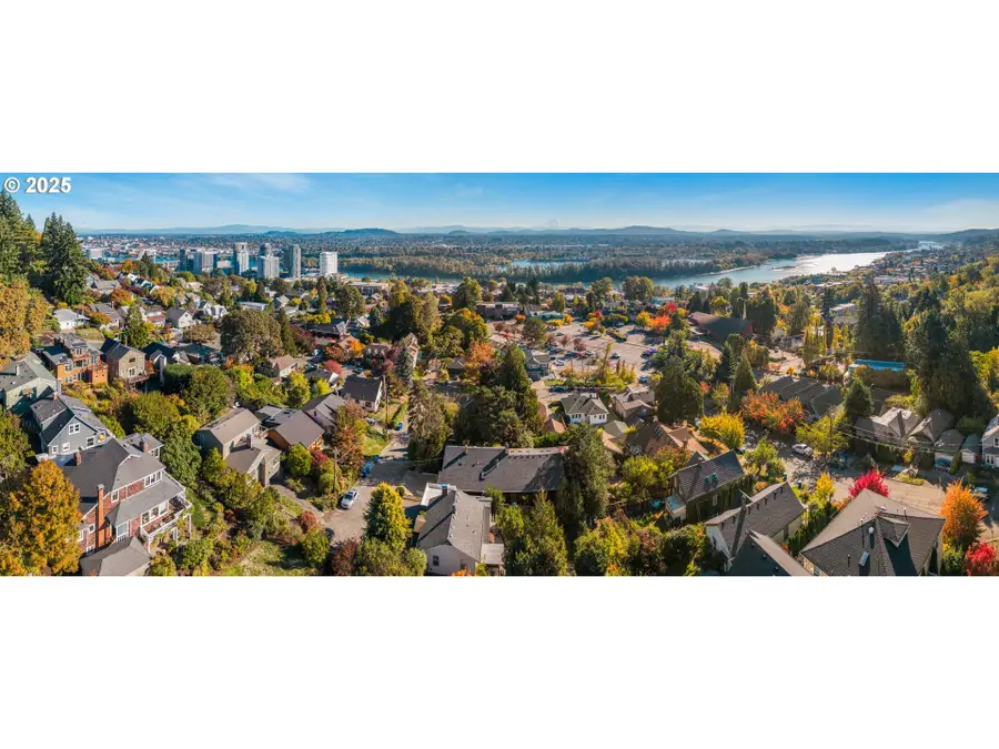 201 SW Bancroft Ct, Portland, OR 97239 - Image #2