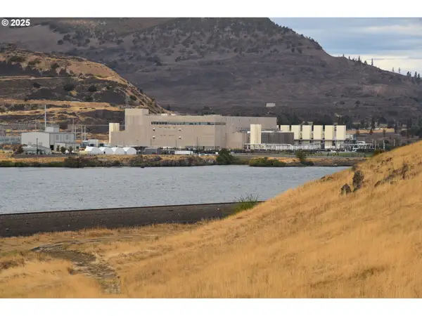 715 Garden Ln, Dallesport, WA 98617