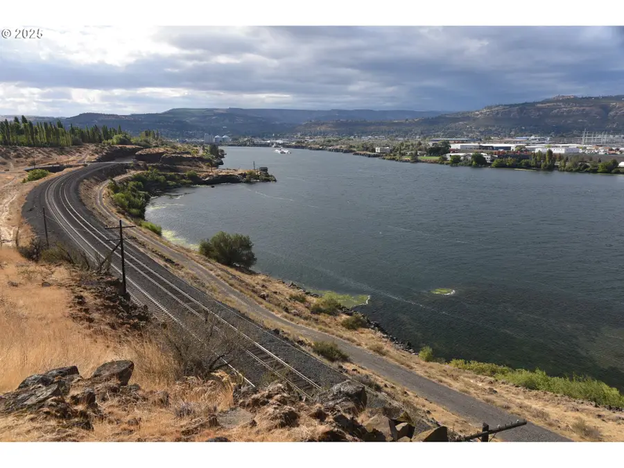 715 Garden Ln, Dallesport, WA 98617 - Image #2