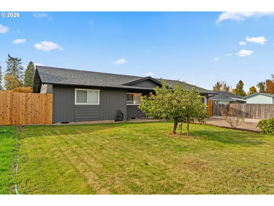 1096 Cedar Ct, Creswell, OR 97426 - #3