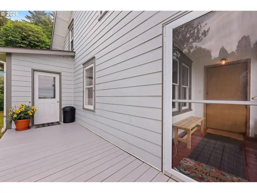 561 Rivington St, Astoria, OR 97103 - #3