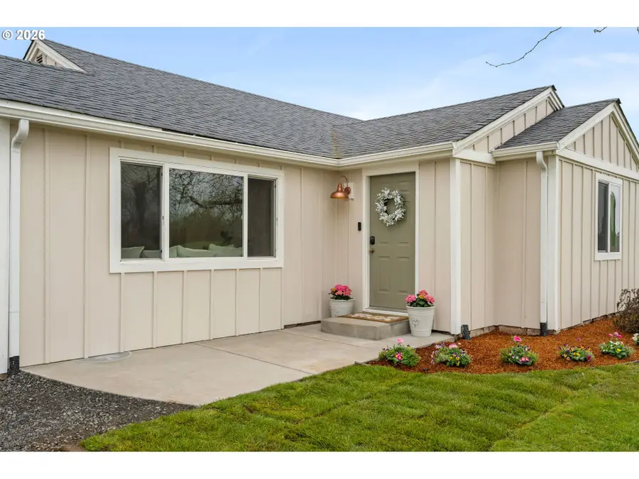 895 Burton St, Harrisburg, OR 97446 - #2