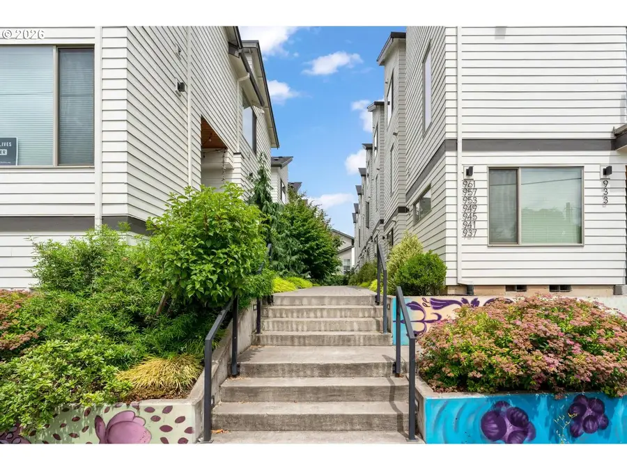 961 N Skidmore St, Portland, OR 97217 - #2