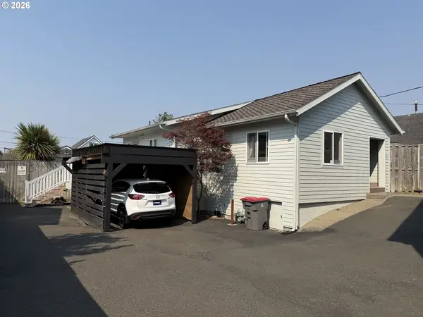 136 3rd Ave #B, Seaside, OR 97138