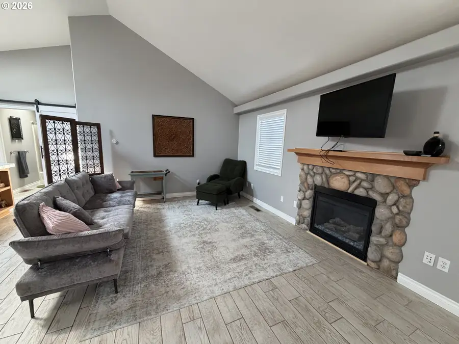136 3rd Ave #B, Seaside, OR 97138 - #3