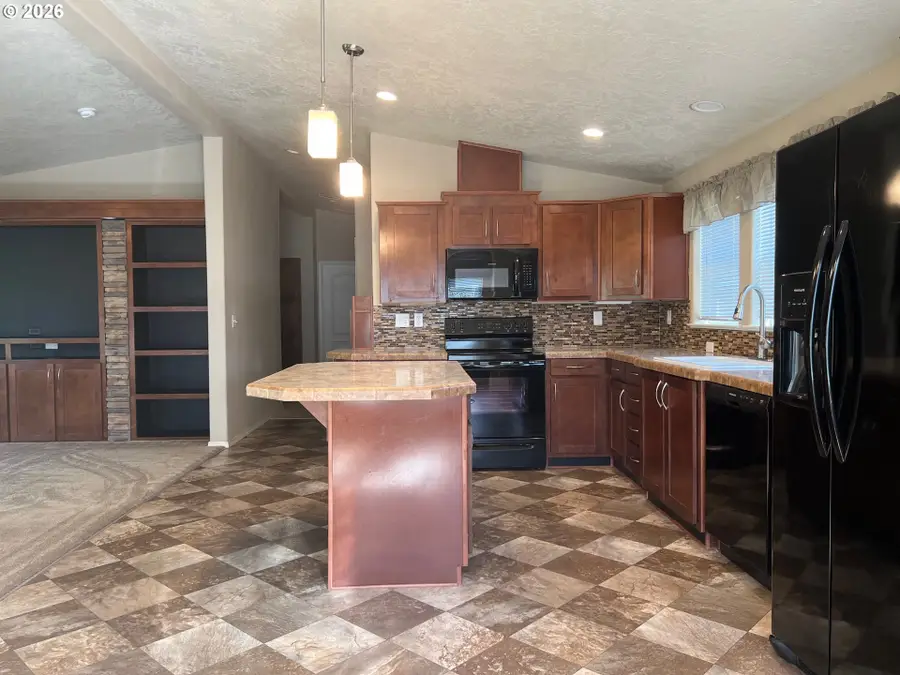 1207 E 10th, The Dalles, OR 97058 - #3