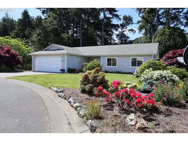 1077 Pirates Ct, CoosBay, OR 97420