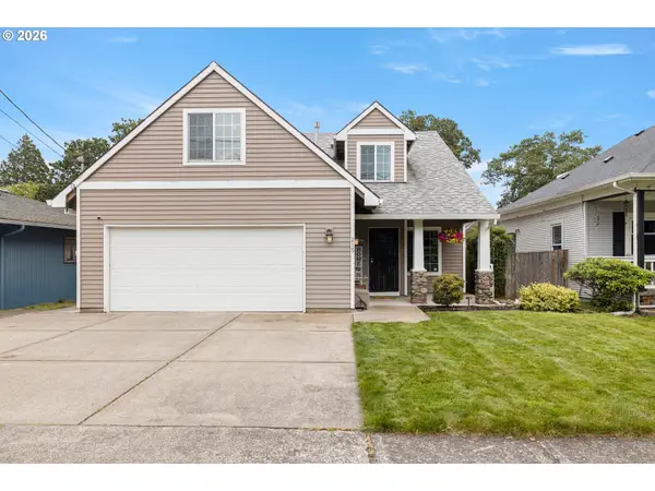 215 E Hereford St, Gladstone, OR 97027
