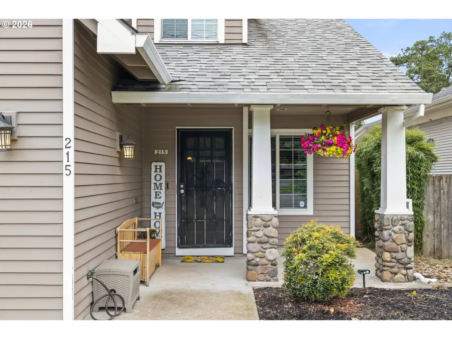 215 E Hereford St, Gladstone, OR 97027 - #2