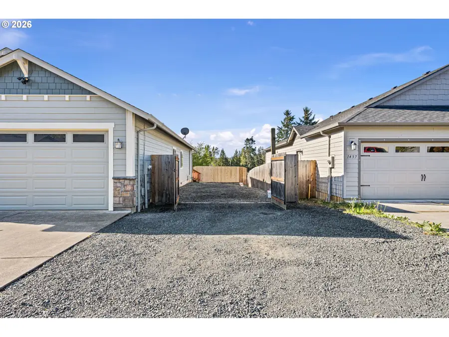 1415 Cottonwood Pl, Cottage Grove, OR 97424 - #3