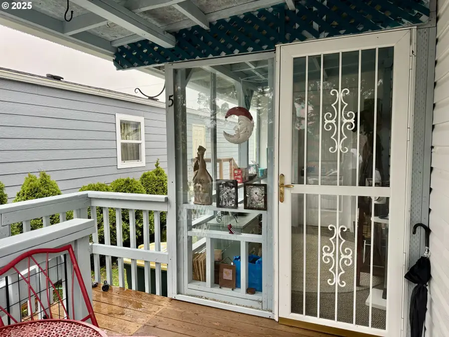 1699 27th St #5, Florence, OR 97439 - Image #2