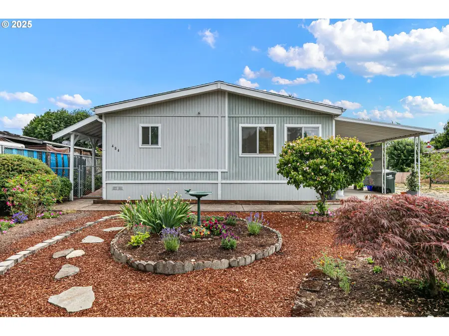 484 Scotts Glen Dr, Springfield, OR 97477 - Image #2