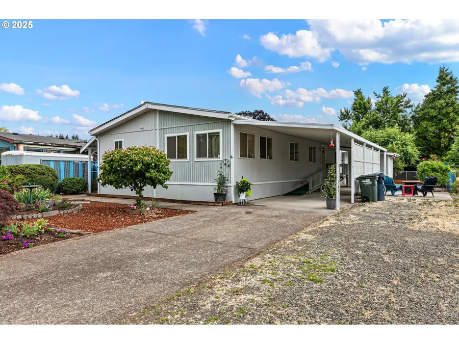 484 Scotts Glen Dr, Springfield, OR 97477 - Image #3