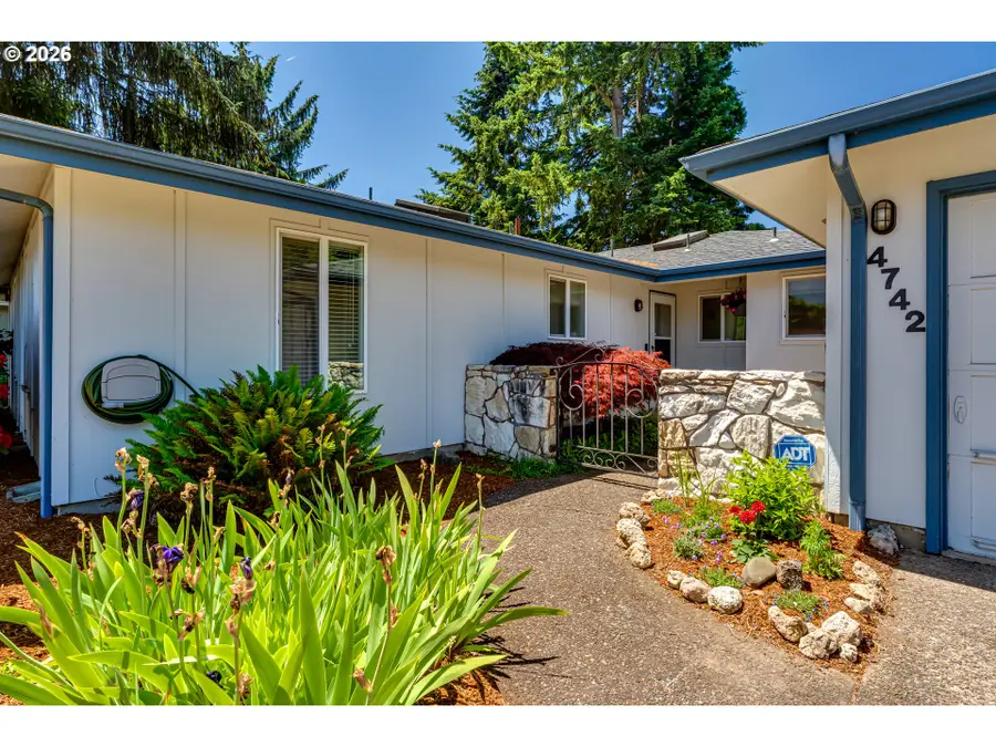 4742 Thunderbird St, Eugene, OR 97404 - #3
