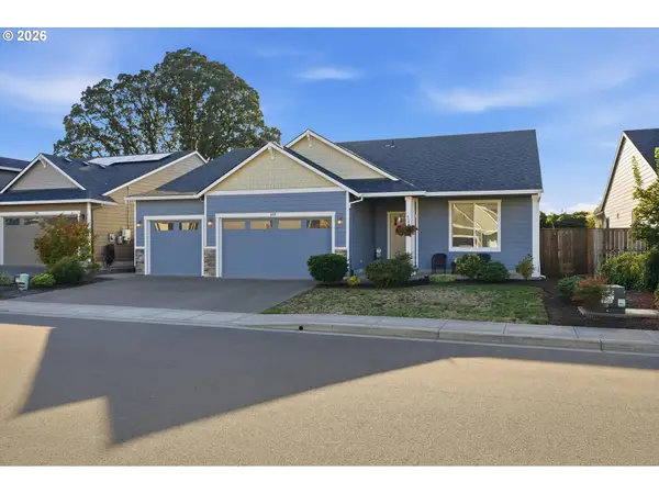 329 S 7th St, Carlton, OR 97111
