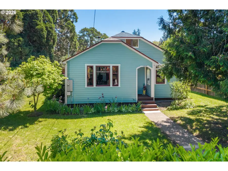1003 5th St, Hood River, OR 97031 - #3