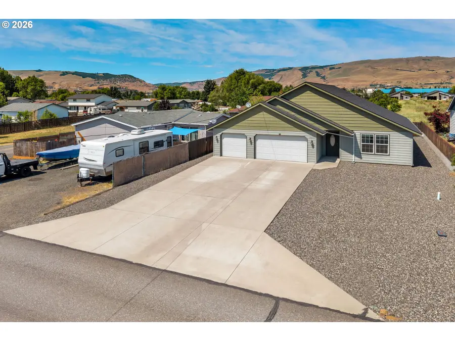 327 3rd Ave, Dallesport, WA 98617 - #2