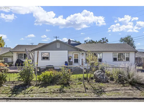 663 NE Knoll Ave, Roseburg, OR 97470