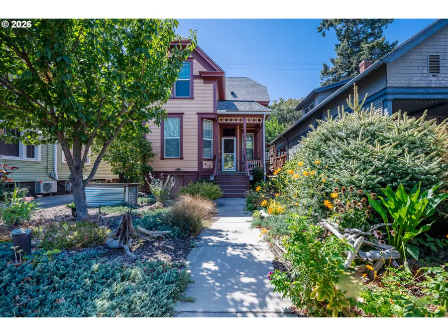 412 E 4th St, The Dalles, OR 97058 - #2