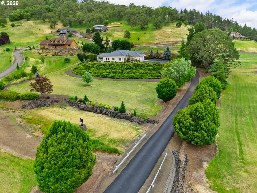 227 Darley Dr, Roseburg, OR 97471 - #3