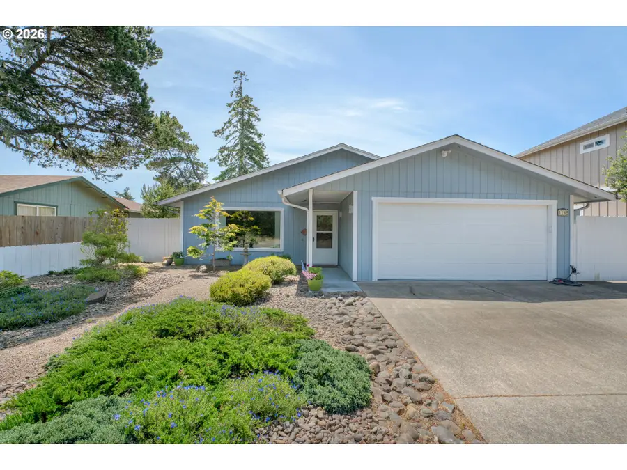 1142 9th St, Florence, OR 97439 - #2