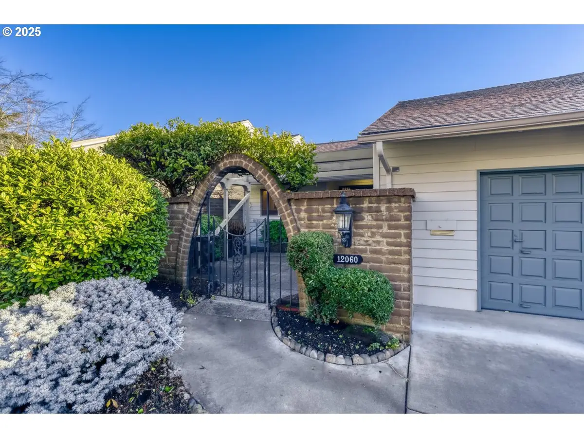 12060 SW Par 4 Dr, King City, OR 97224 - Image #1