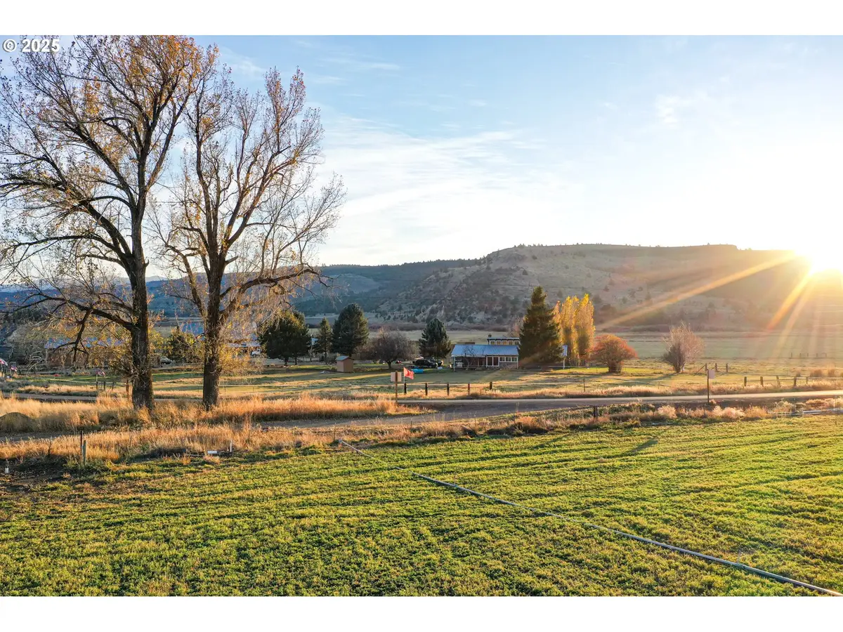 28000 SE Paulina Hwy, Prineville, OR 97754 - Image #1