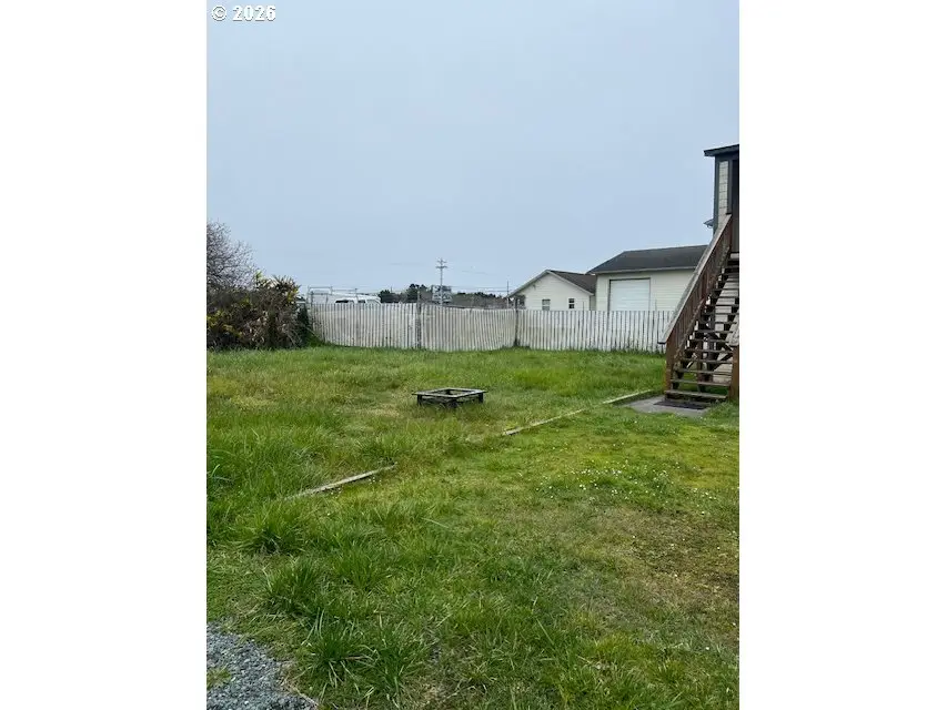195 17th St Se, Bandon, OR 97411 - #3