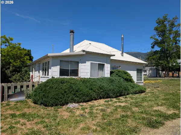608 Poplar St #1, Cove, OR 97824