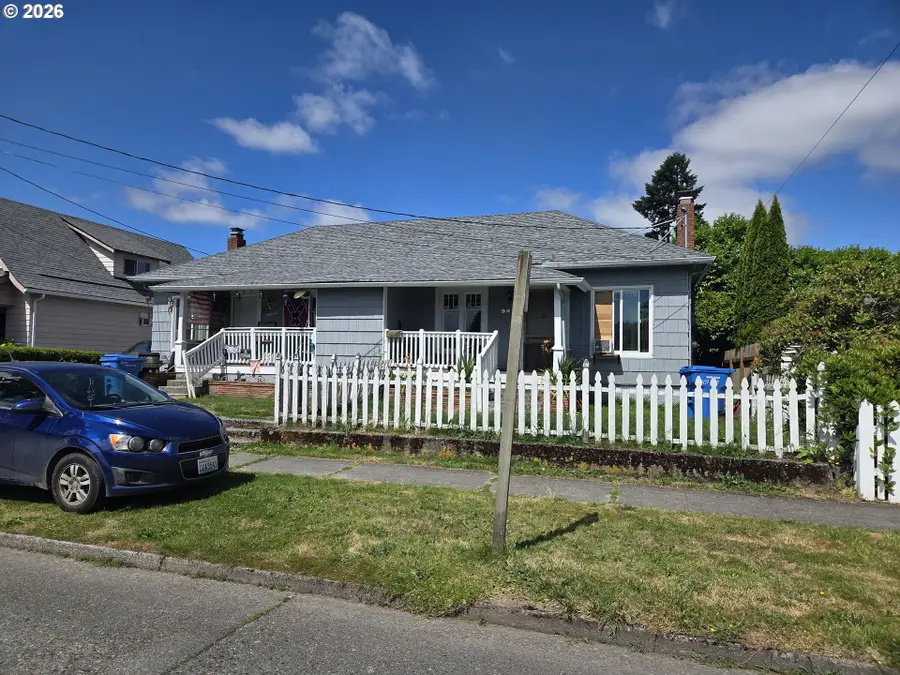 907 S 4th Ave, Kelso, WA 98626 - #2