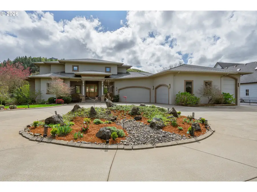 130 Stengar Ln, Roseburg, OR 97471 - #2