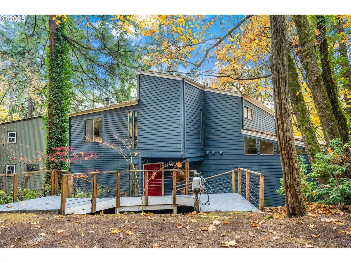 728 SW Cheltenham St, Portland, OR 97239 - Image #1