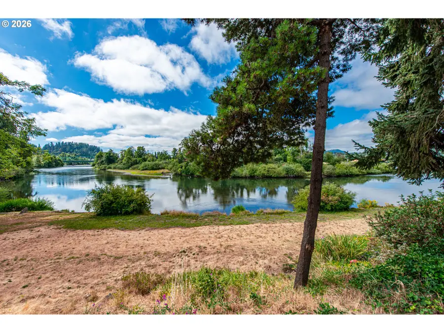 441 W D St, Springfield, OR 97477 - #2