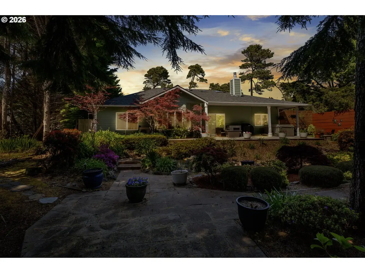 109 Ocean View Ct, Florence, OR 97439 - #1