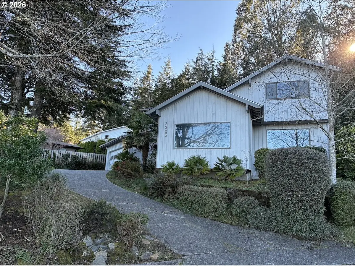 2225 Maine Ct, North Bend, OR 97459 - #1