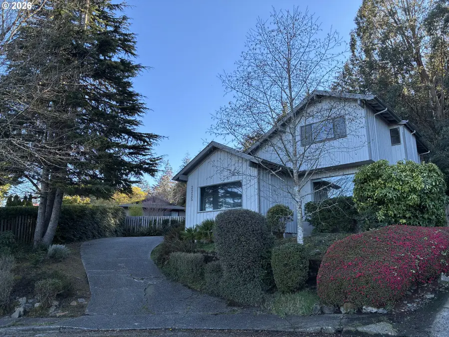 2225 Maine Ct, North Bend, OR 97459 - #2