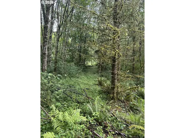 458 Ravenwood Rd #8, Kelso, WA 98626