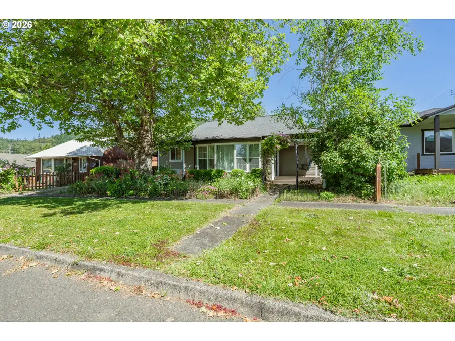 501 NE Broadway St, Myrtle Creek, OR 97457 - #2