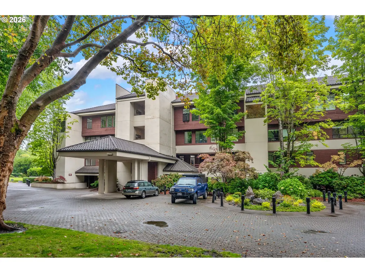 5250 S Landing Square Dr, Portland, OR 97239 - #1