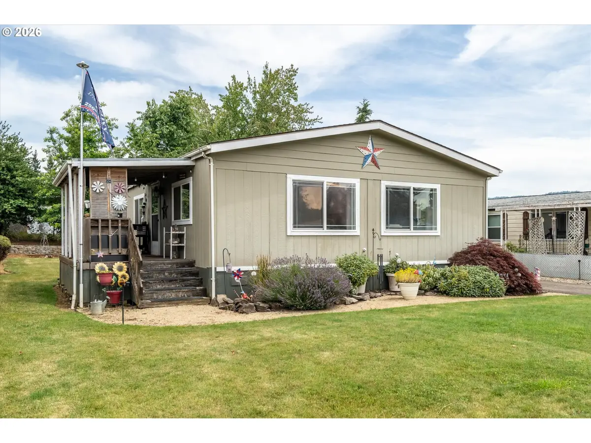 370 Creswood Dr, Creswell, OR 97426 - #1