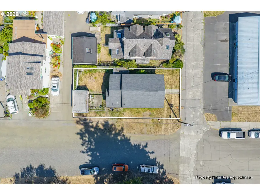 892 Colorado Ave, North Bend, OR 97459 - #3