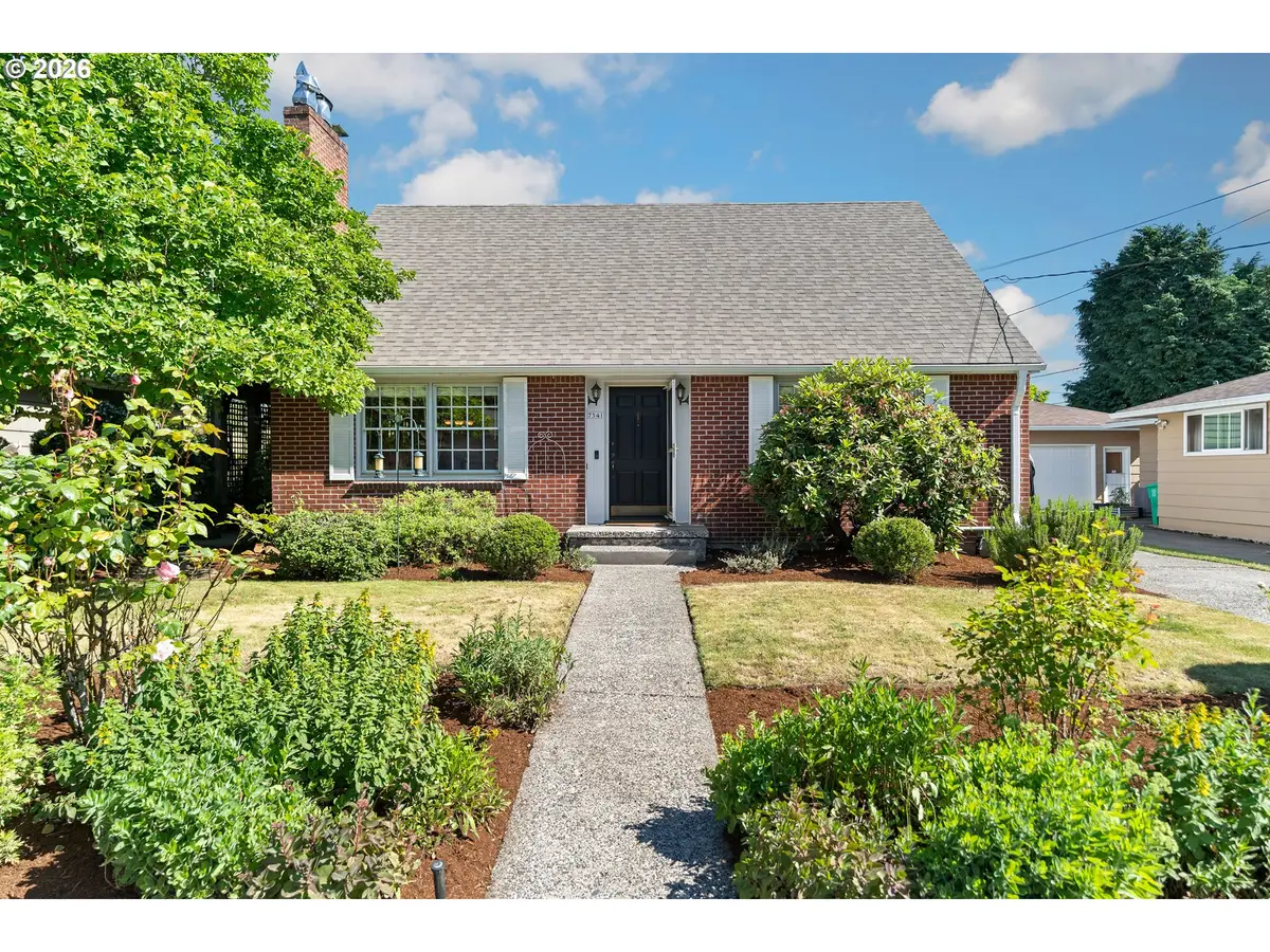 7541 NE Alameda St, Portland, OR 97213 - #1