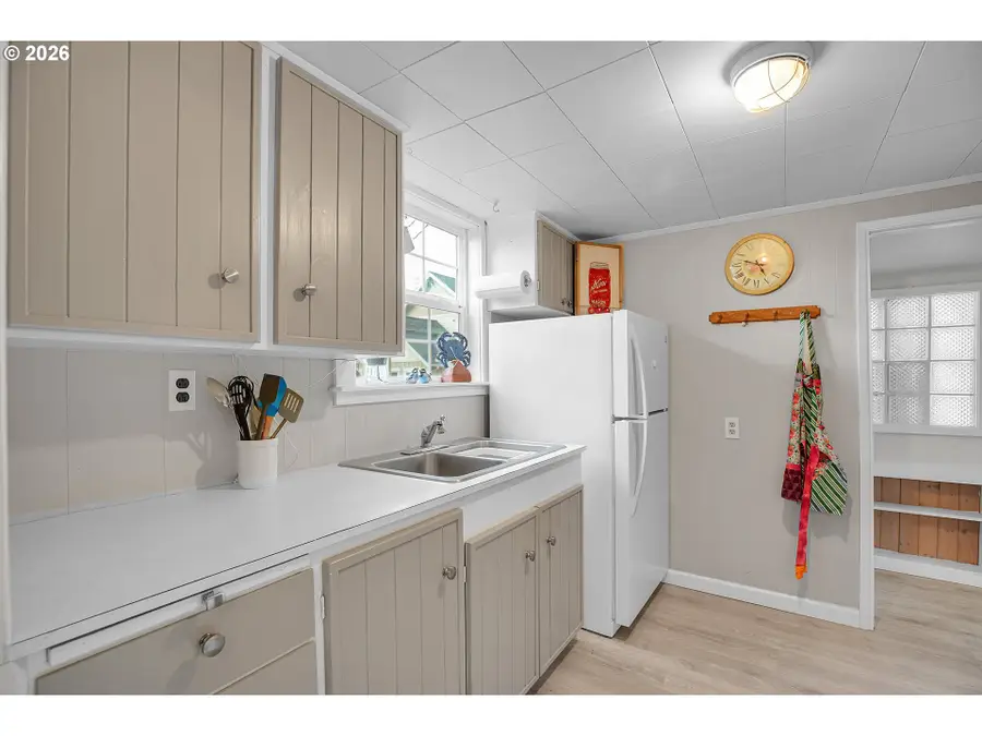 2729 SW Coast Ave, Lincoln City, OR 97367 - #3